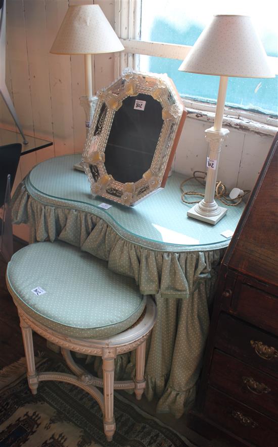 Dressing table, stool, mirror and a pair of table lamps etc.